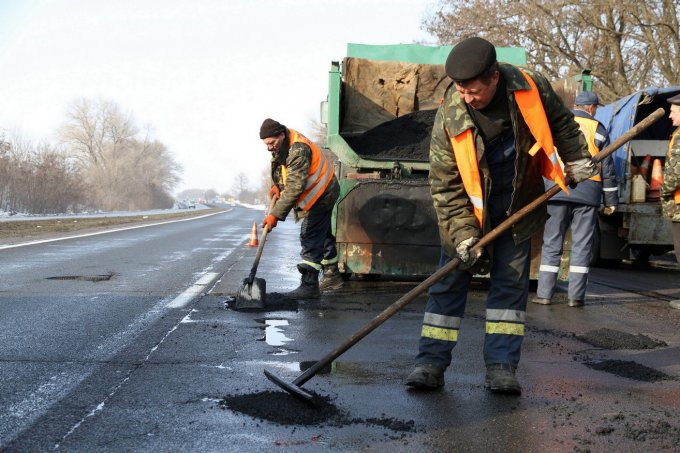 Сеть взорвала «уникальная технология» ремонта дорог в Украине