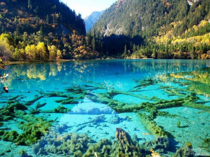 Природное чудо: уникальное озеро в Китае. Фото