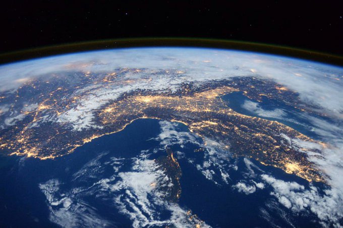 Свежие кадры захватывающего вида Земли из космоса. Фото