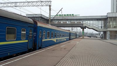Оккупанты запустили первый пассажирский поезд между «ДНР» и «ЛНР»
