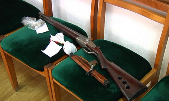В Днепропетровске мужчина с помощью оружия раздевал женщин