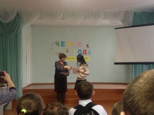 В России снова вручили детям грамоты с украинской символикой