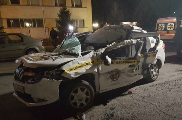 Смертельное ДТП в Киеве: автомобиль охранной фирмы врезался в грузовик