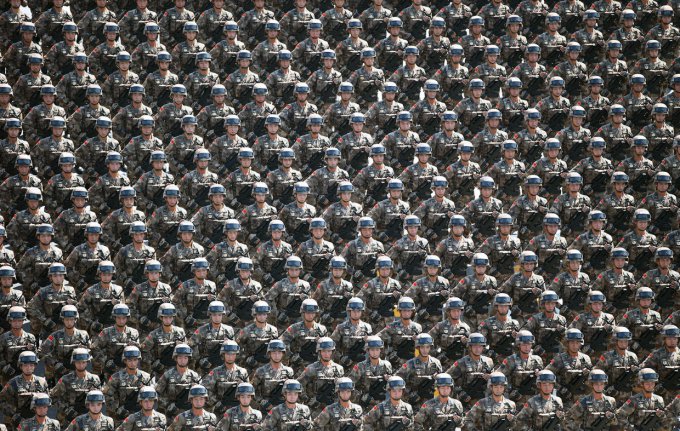 Захватывающее зрелище многотысячной толпы в Китае. Фото
