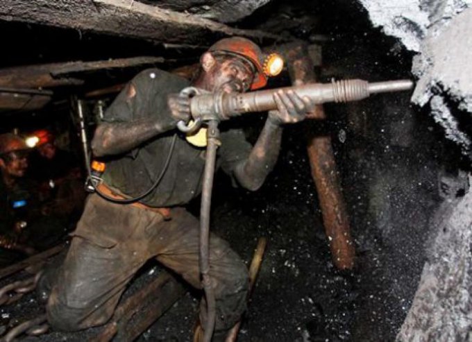На шахтах Донецкой области случился обвал: есть жертвы