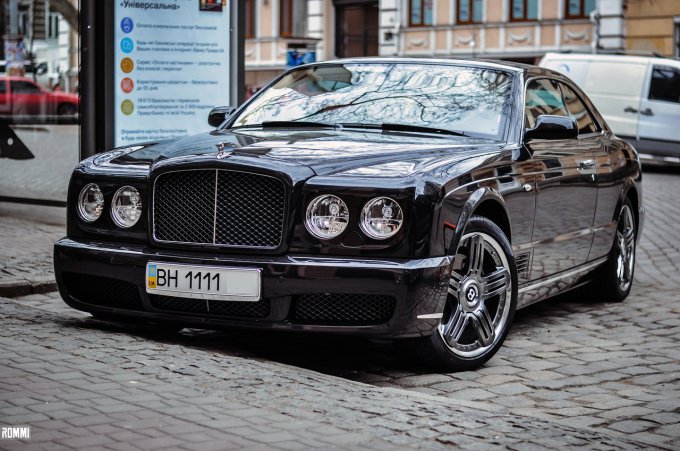 В Одессе засветился редчайший Bentley Brooklands