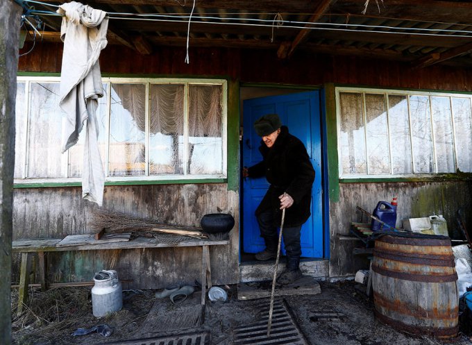 90-летний житель Чернобыльской зоны, который отказался покинуть свой дом. Фото