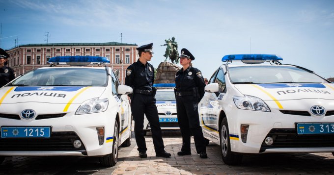 Одесская полиция приняла участие в незаконных уличных гонках. Видео
