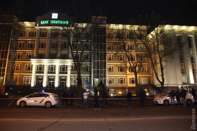 В Одессе банк обстреляли из гранатомета