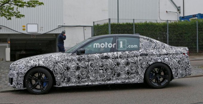 В сеть попали снимки нового BMW F90 M5