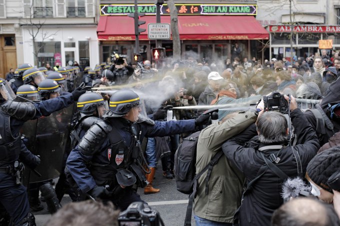Массовые протесты во Франции: есть пострадавшие