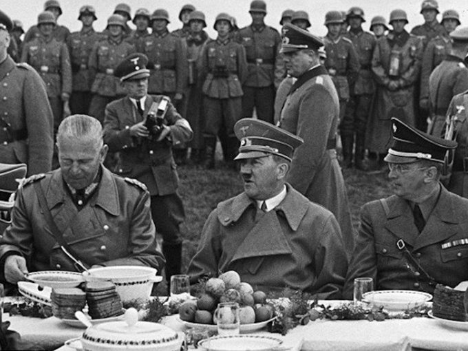 Любимые блюда самых жестоких диктаторов XX века. Фото