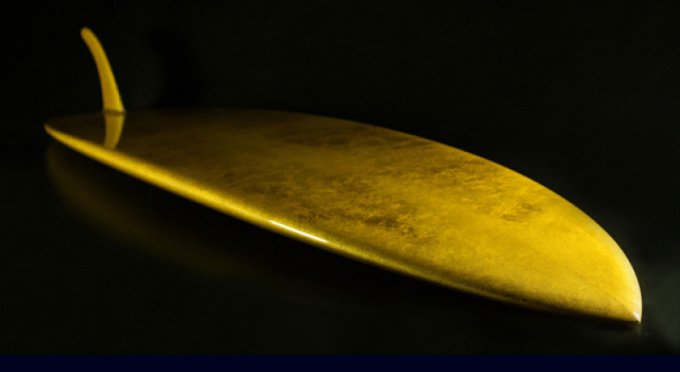 В Британии создали золотую доску для серфинга