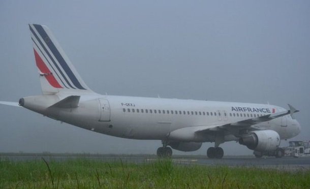 Два самолета столкнулись в парижском аеропорту