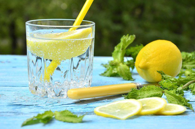 Семь причин ежедневно пить воду с лимоном