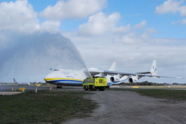 Самый большой в мире украинский самолет «Мрія» приземлился в Австралии. Видео