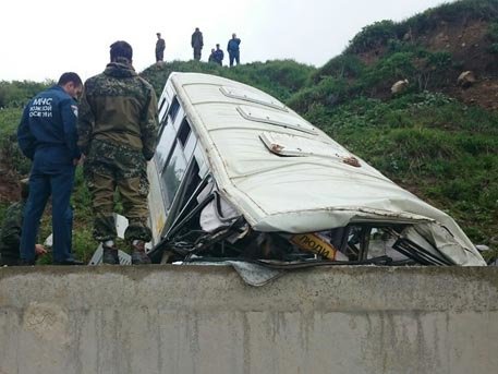 В Южной Осетии автобус с военными РФ упал в пропасть
