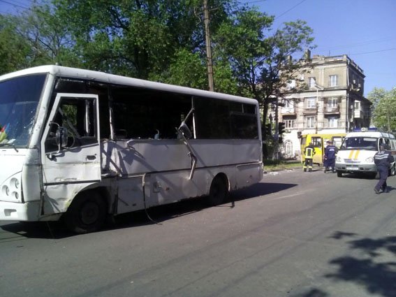 ДТП в Мариуполе: восемь человек пострадали