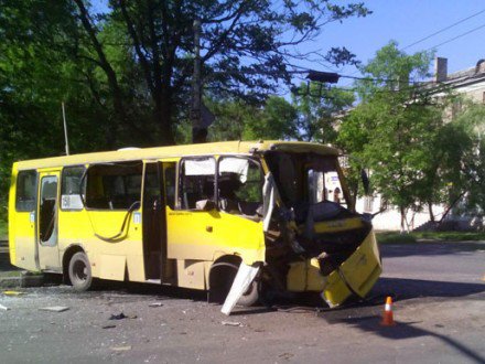 ДТП в Мариуполе: восемь человек пострадали