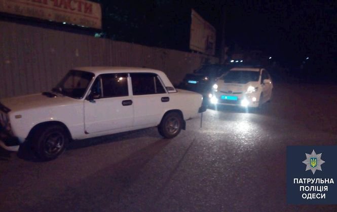 В Одессе заложник выпрыгнул на ходу из машины