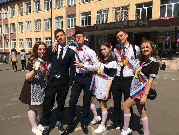 Как украинские выпускники отметили последний звонок
