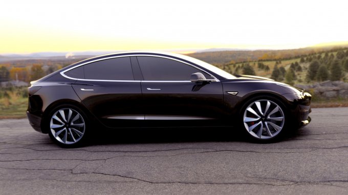 Седан Tesla Model S получил новую версию