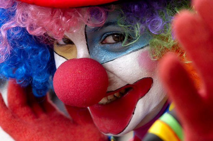 Клоун чуть не убил зрителя в цирке. Видео