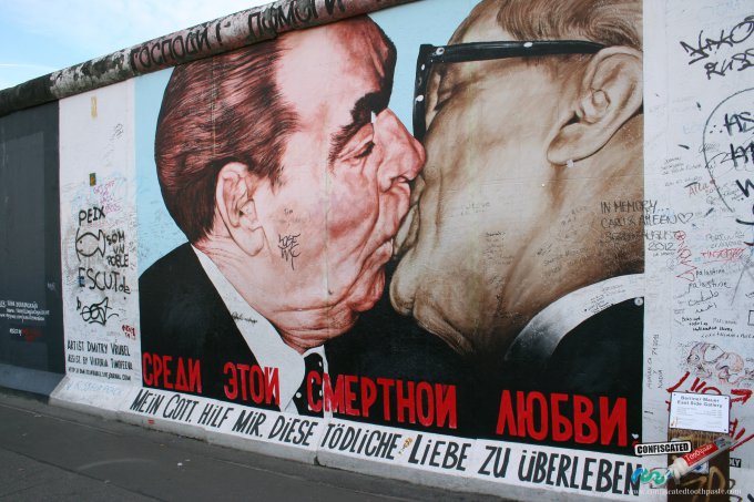 Курьез дня: "поцелуй" Путина и Трампа стал хитом Интернета
