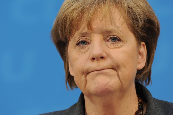 В офис Меркель подбросили свиную голову