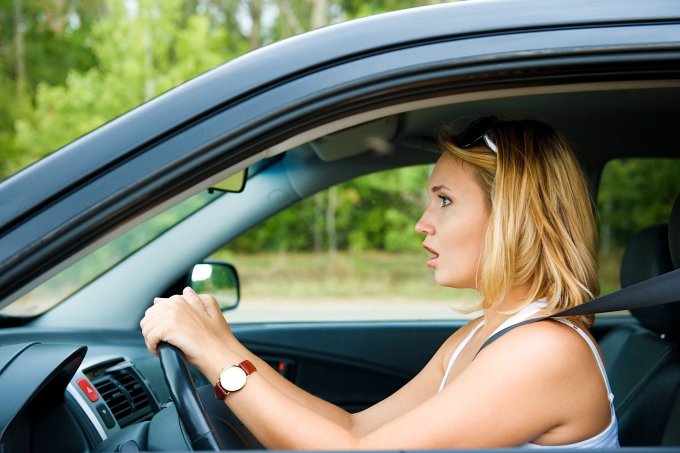 Получающих водительские права хотят обязать сдавать "идиот-тест"