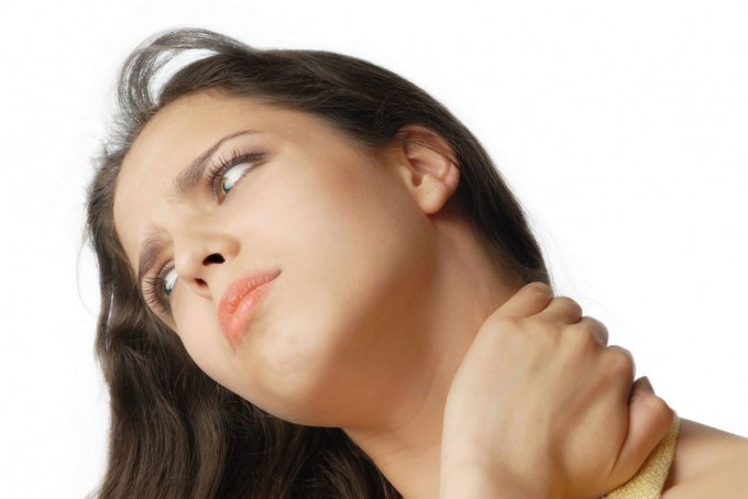 Почему могут болеть лимфоузлы на шее