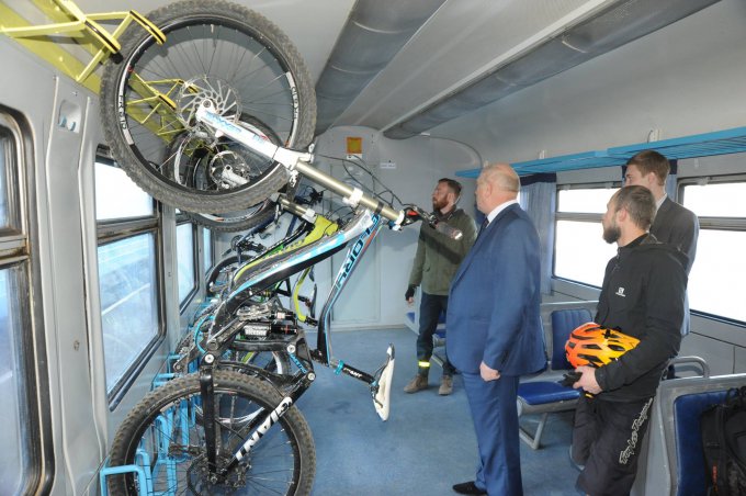 В Украине появился поезд с вагоном для велосипедов