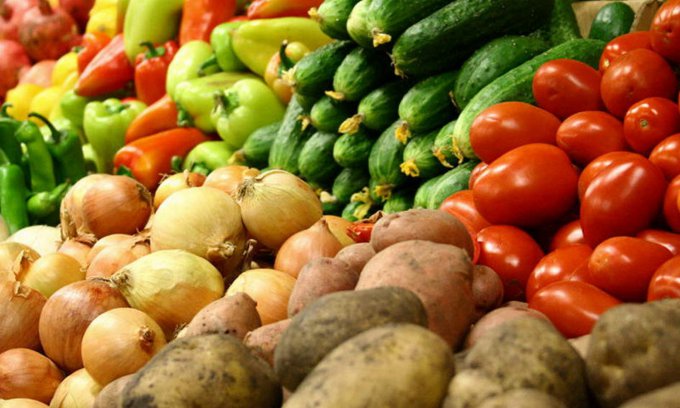 В Украине стремительно дешевеют ранние овощи