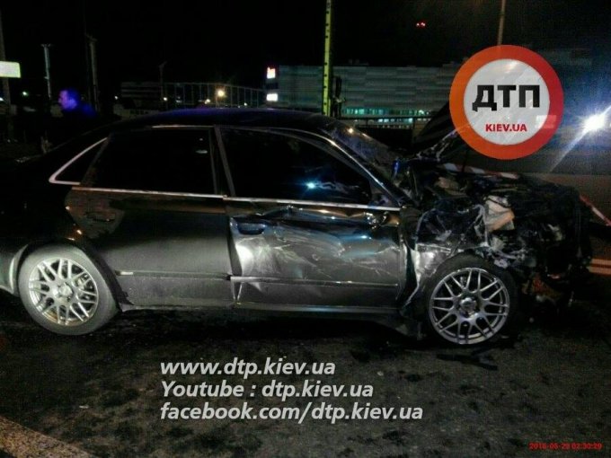 Смертельное ДТП в Киеве: Audi врезался в попутный Subaru