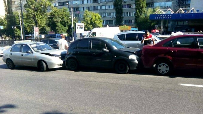 В центре столицы произошло ДТП с участием четырех автомобилей