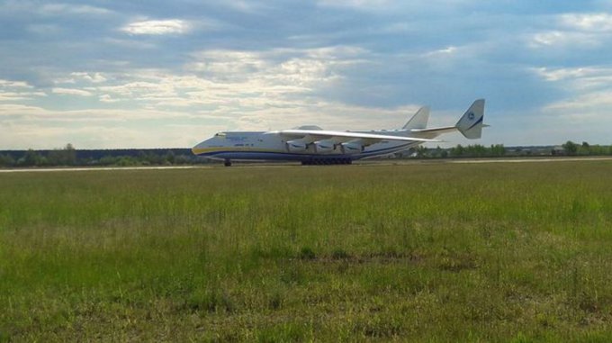 Самый большой в мире украинский самолет вернулся домой. Видео