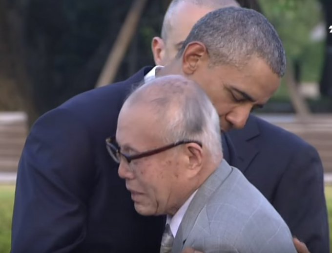 Обама обнимает выживших после ядерного удара в Хиросиме. Видео