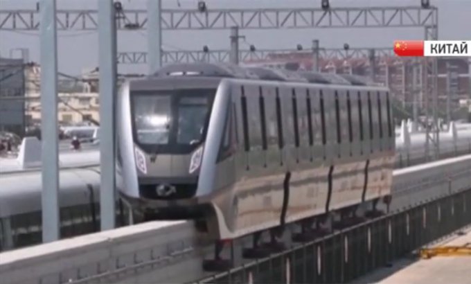 В Китае испытали первый монорельсовый поезд. Видео