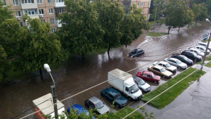 На Харьков обрушился мощный ливень. Видео
