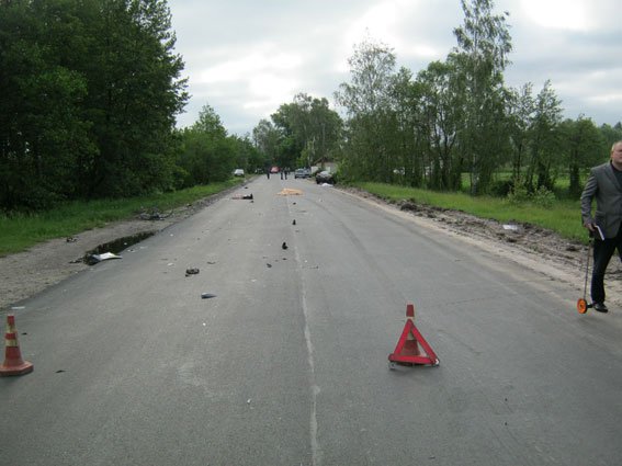 Смертельное ДТП на Черниговщине: иномарка задавила трех пешеходов