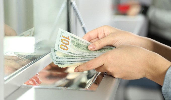 НБУ увеличил лимиты для снятия и покупки валюты
