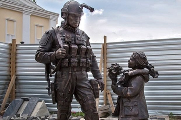  В оккупированном Крыму открыли памятник «Вежливым людям»