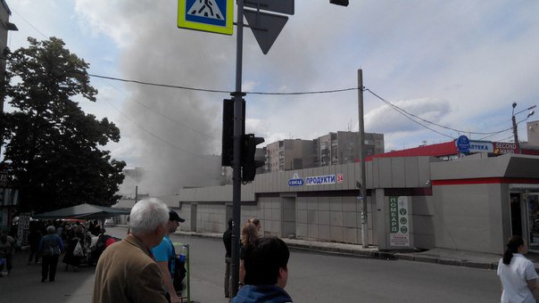 В Харькове загорелся крупный рынок. Видео
