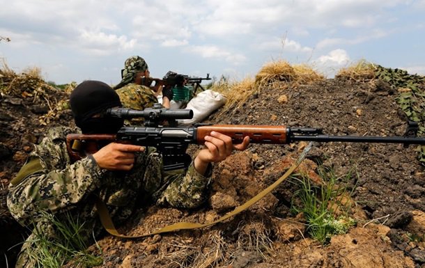 Снайперский обстрел на Донбассе: есть погибшие