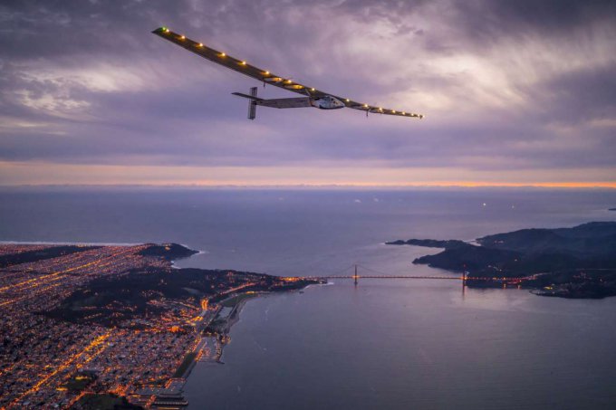 Первый самолет на солнечных батареях без остановок пересек океан. Видео
