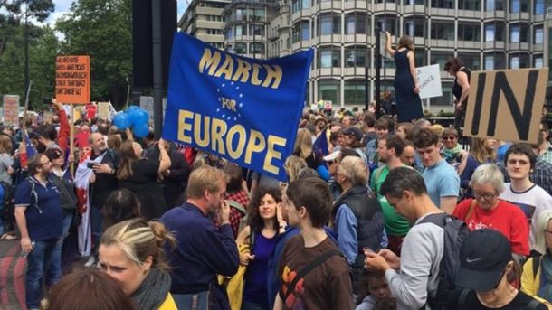 Тысячи британцев вышли на митинг против Brexit. Видео