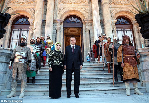 Как живет семья Эрдогана - дворцы, шопинг, антиквариат. Фото