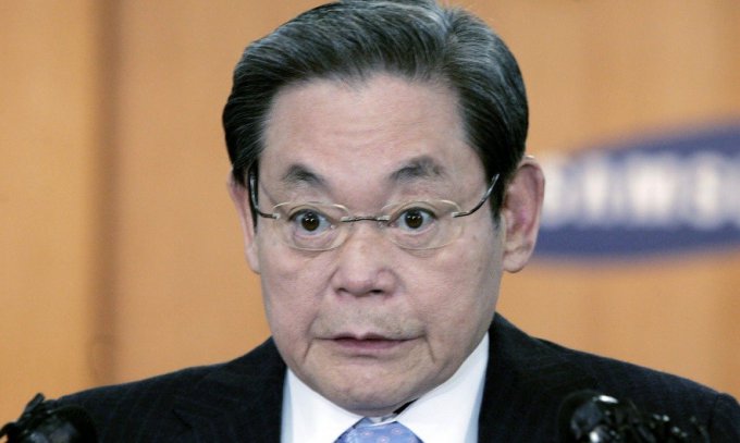 74-летнего президента Samsung обвинили в разврате