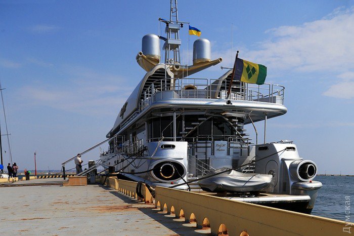 Одесские СМИ утверждают, что в порт зашла «яхта Березовского». Фото