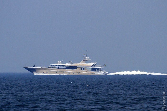 Одесские СМИ утверждают, что в порт зашла «яхта Березовского». Фото